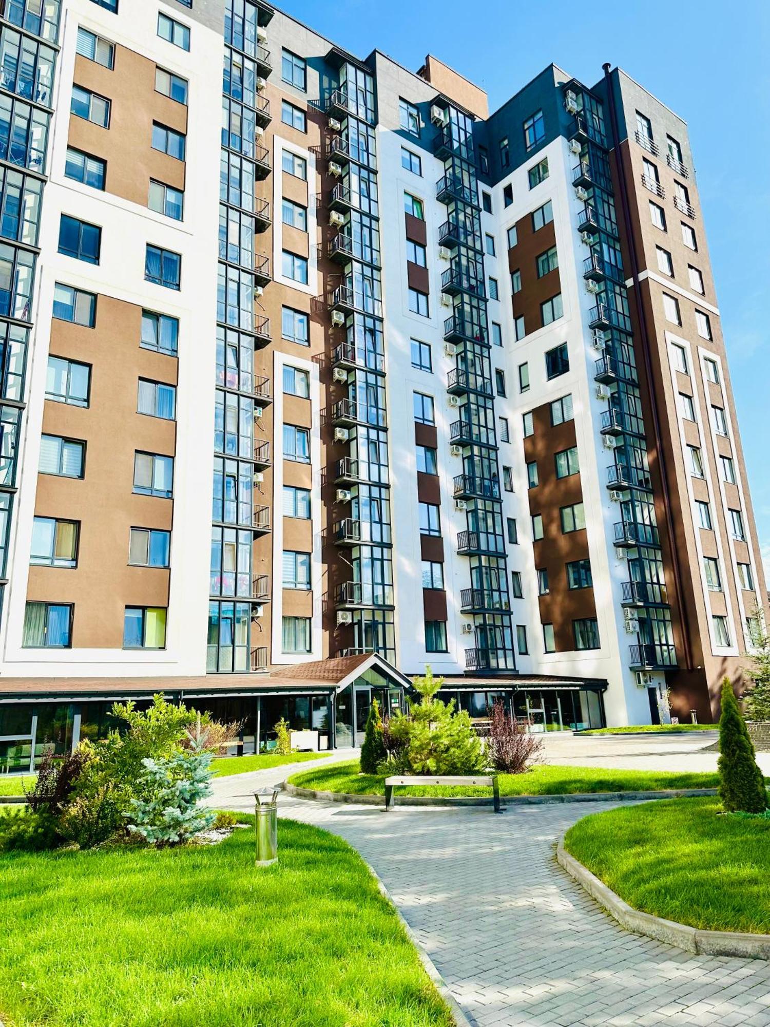Comfortable Apartments With A Coffee Machine In The City Centre, Zlata Plaza リウネ エクステリア 写真