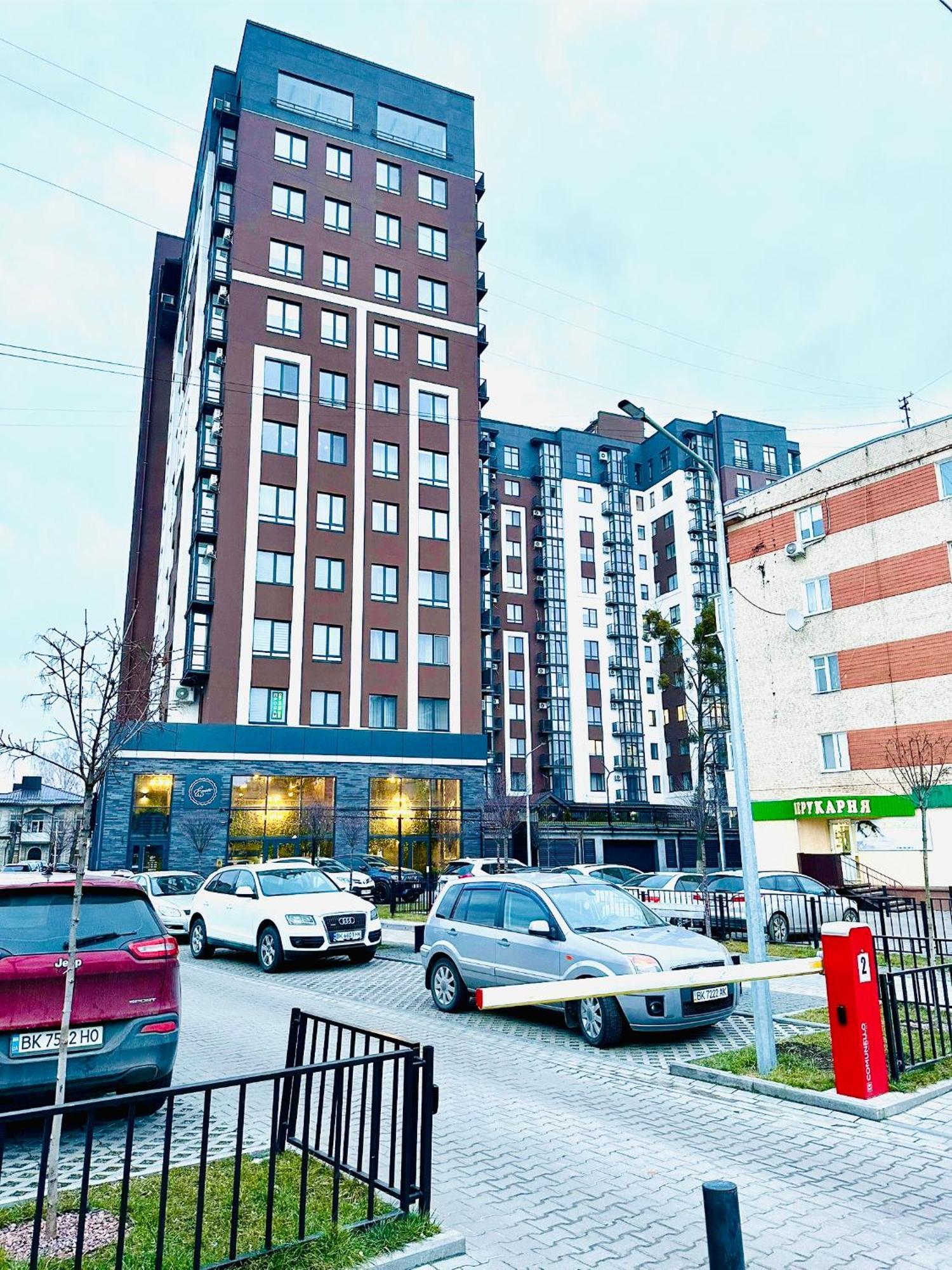 Comfortable Apartments With A Coffee Machine In The City Centre, Zlata Plaza リウネ エクステリア 写真