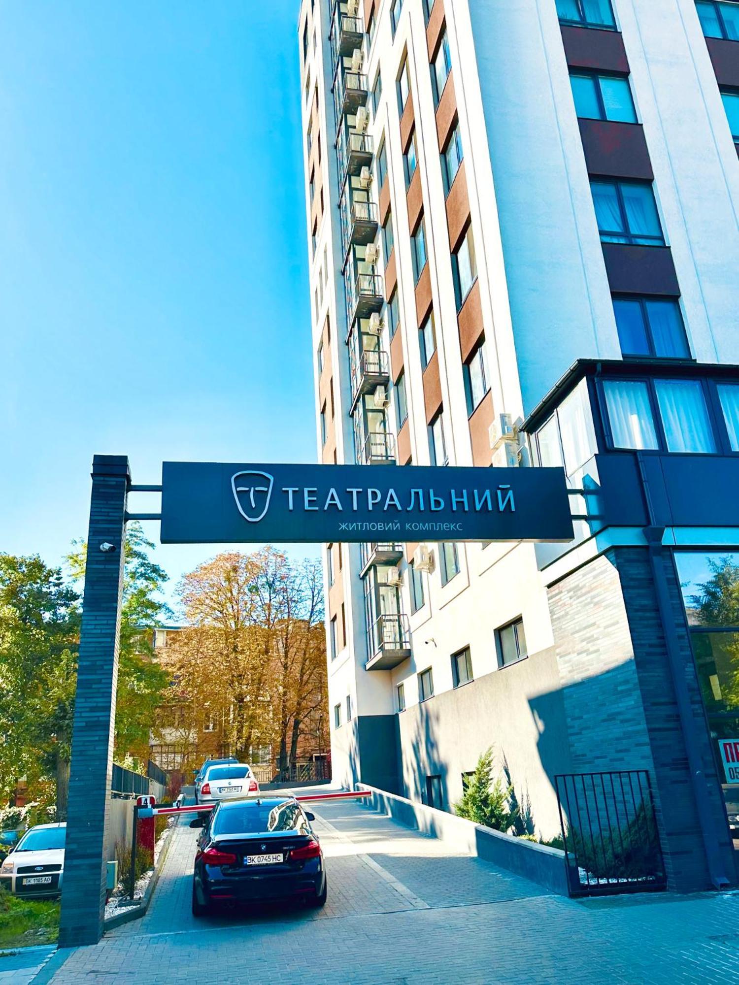 Comfortable Apartments With A Coffee Machine In The City Centre, Zlata Plaza リウネ エクステリア 写真