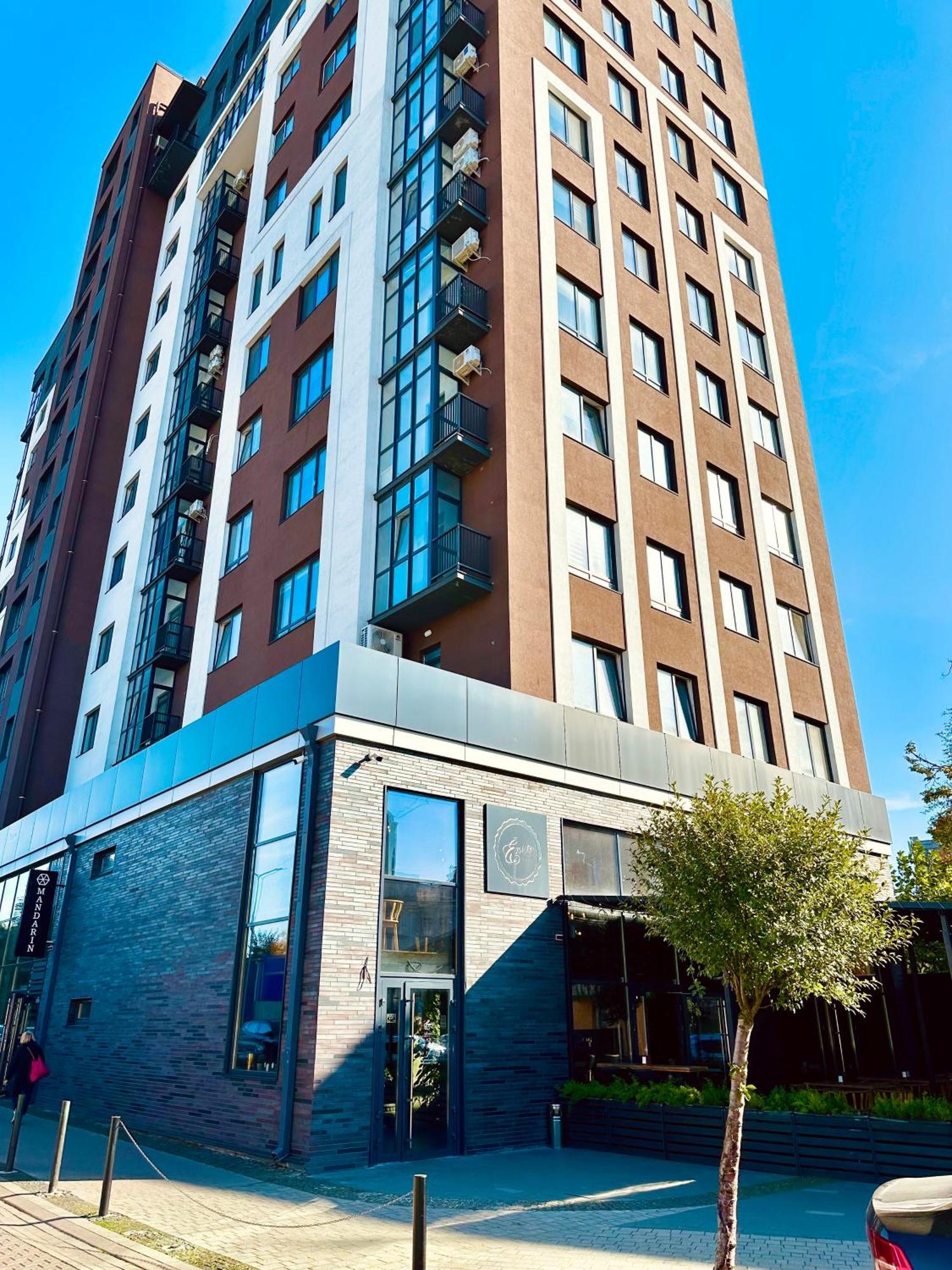 Comfortable Apartments With A Coffee Machine In The City Centre, Zlata Plaza リウネ エクステリア 写真