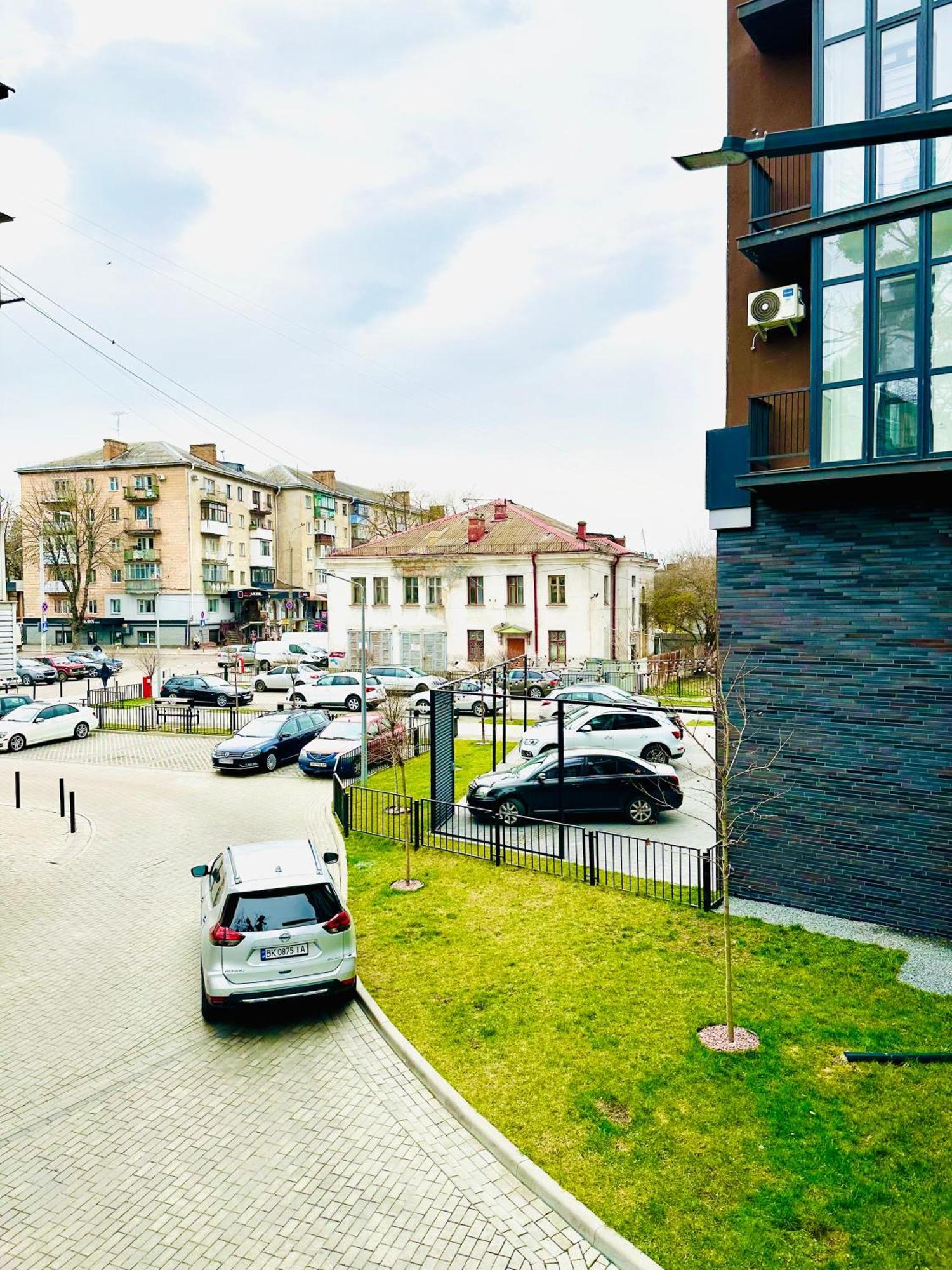 Comfortable Apartments With A Coffee Machine In The City Centre, Zlata Plaza リウネ エクステリア 写真