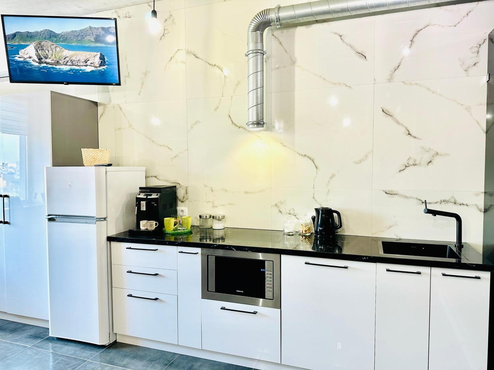 Comfortable Apartments With A Coffee Machine In The City Centre, Zlata Plaza リウネ エクステリア 写真