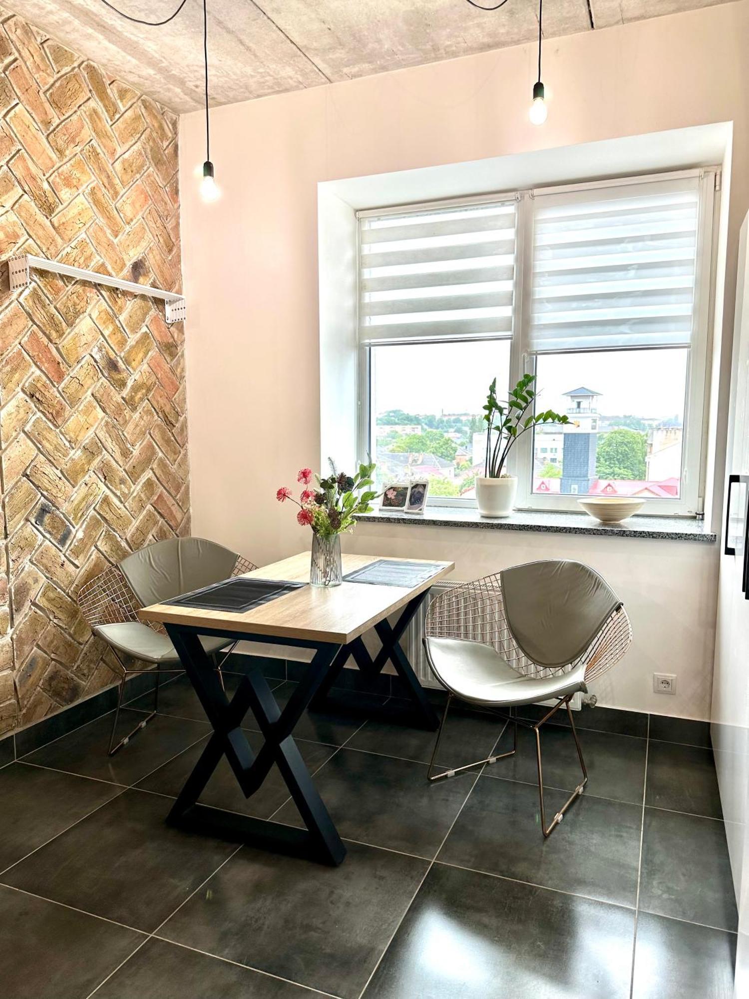 Comfortable Apartments With A Coffee Machine In The City Centre, Zlata Plaza リウネ エクステリア 写真