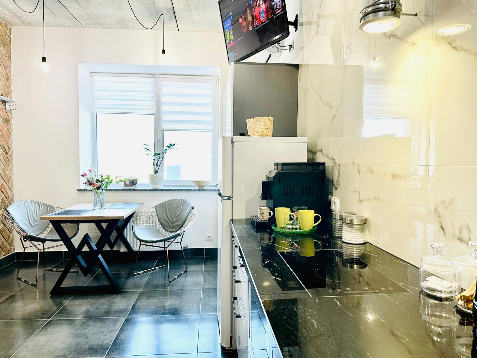 Comfortable Apartments With A Coffee Machine In The City Centre, Zlata Plaza リウネ エクステリア 写真